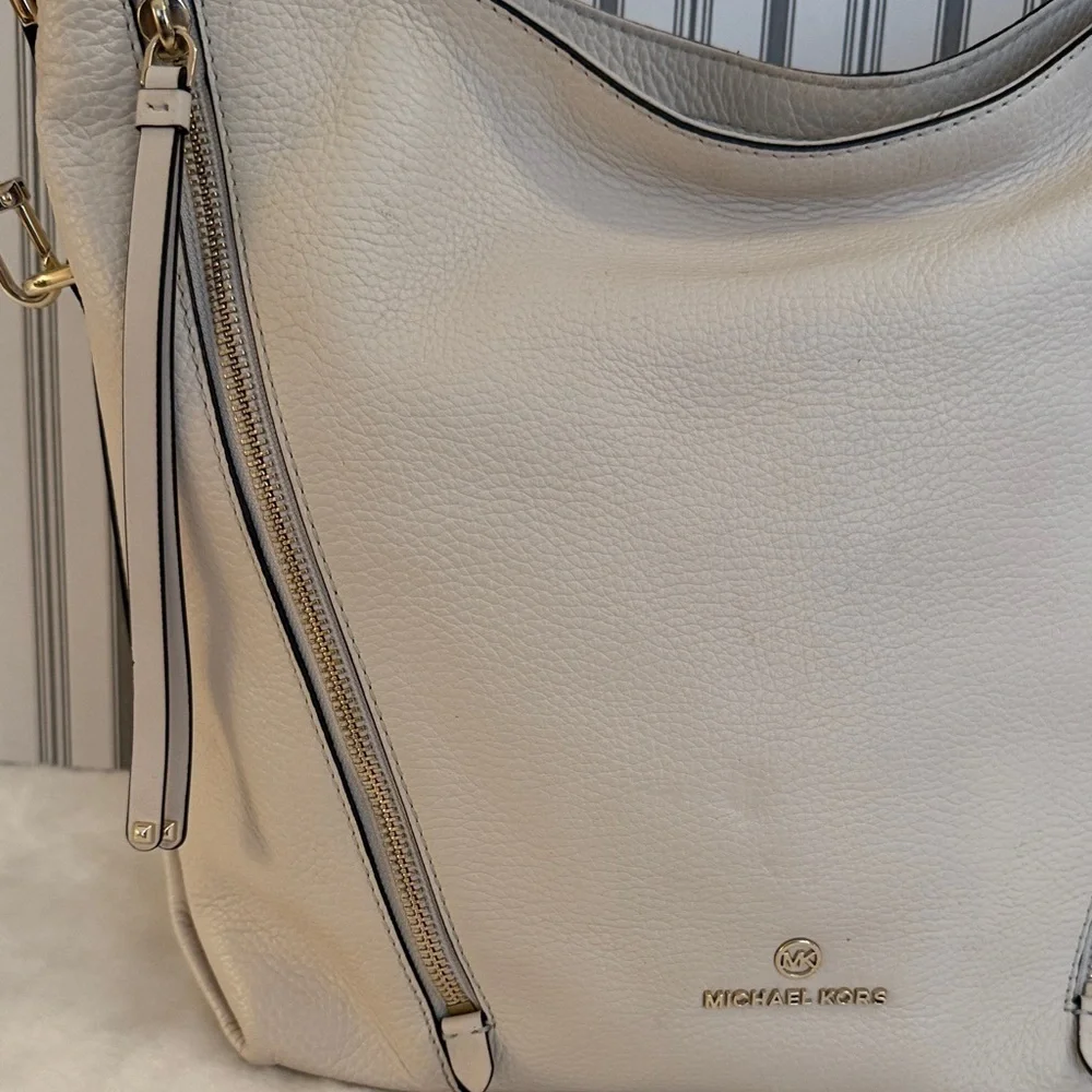 Michael Kors Brooklyn Cream Hobo Bag with Gold Accents w/Flaw*